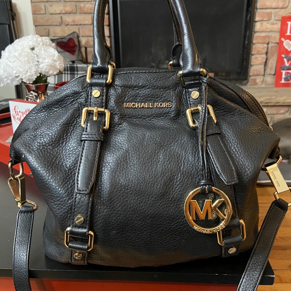 Women’s shoulder bag